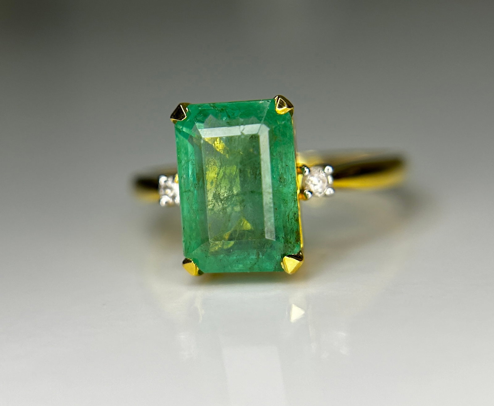 Beautiful Natural Emerald 3.51 CT With Natural Diamonds & 18k Gold - 9