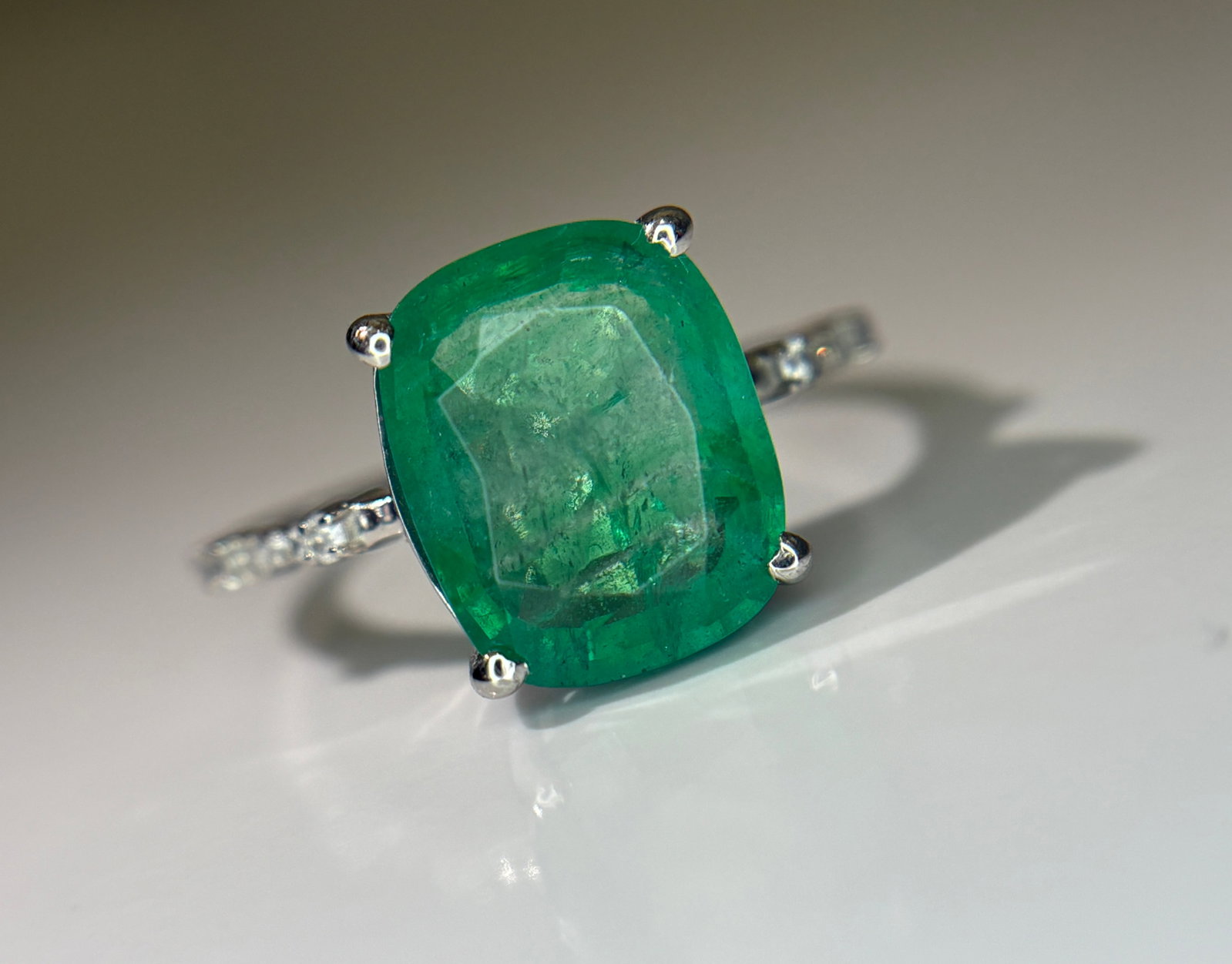 Beautiful 3.40 CT Natural Emerald Ring With Natural Diamonds & Platinum 950 - 10