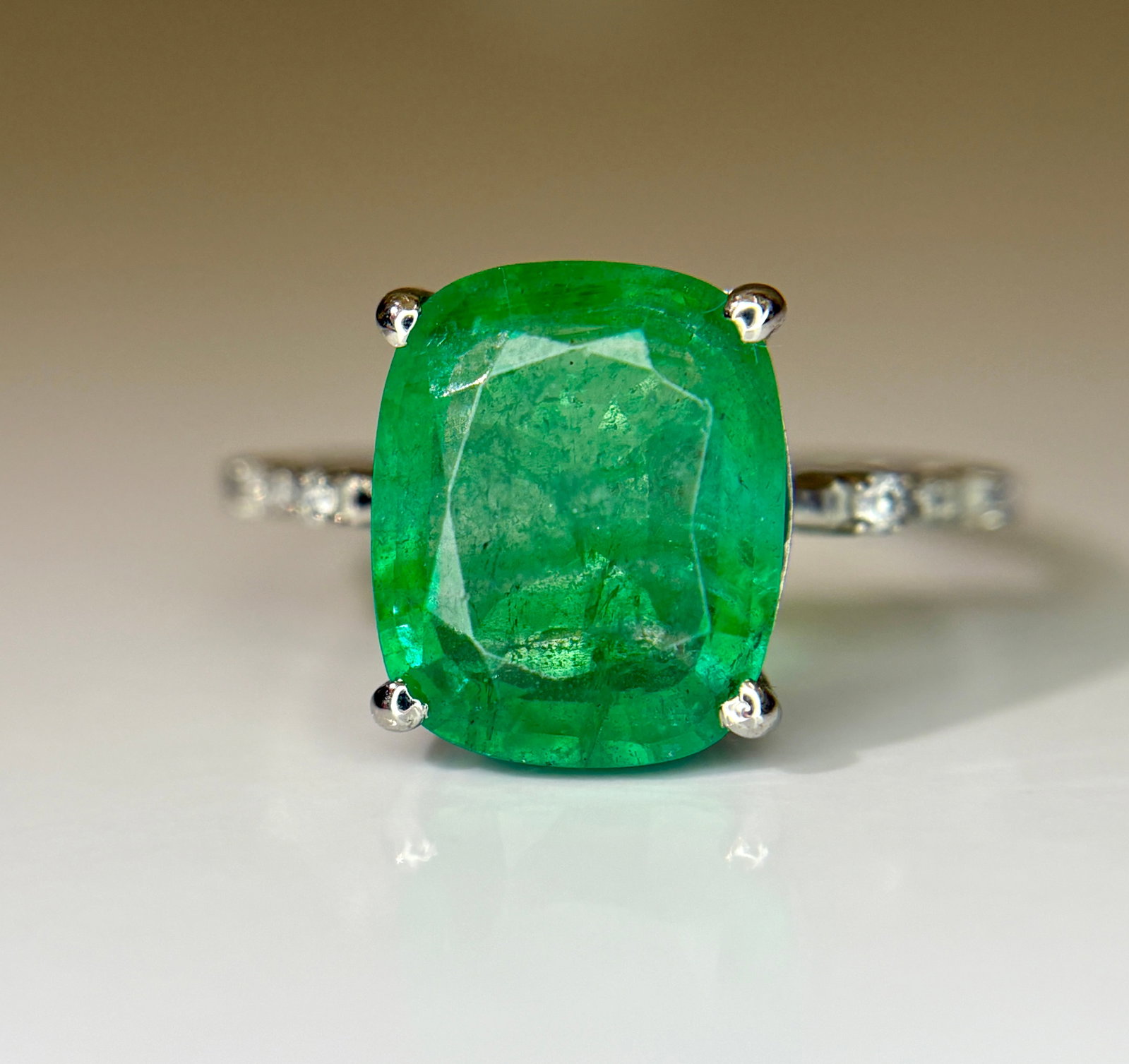 Beautiful 3.40 CT Natural Emerald Ring With Natural Diamonds & Platinum 950: Title: Beautiful 3.40 CT Natural Emerald Ring With Natural Diamonds & Platinum 950 Description: Beautiful 3.40 CT Natural Emerald Ring With Natural Diamonds & Platinum 950 Description:<