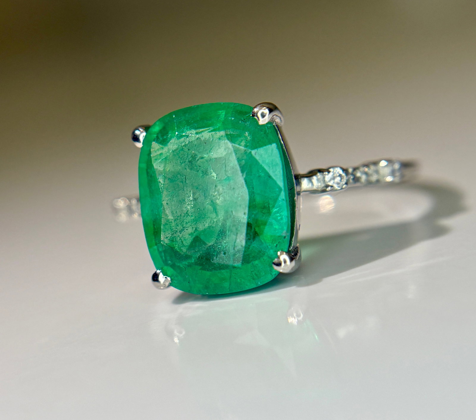 Beautiful 3.40 CT Natural Emerald Ring With Natural Diamonds & Platinum 950 - 3