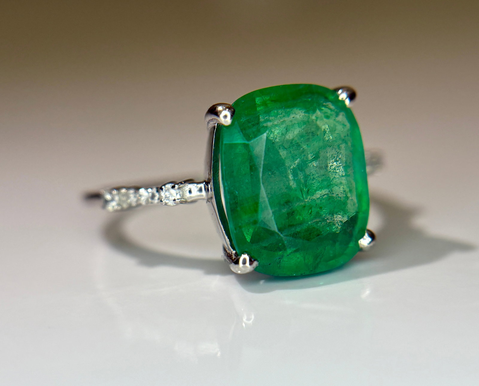 Beautiful 3.40 CT Natural Emerald Ring With Natural Diamonds & Platinum 950 - 9