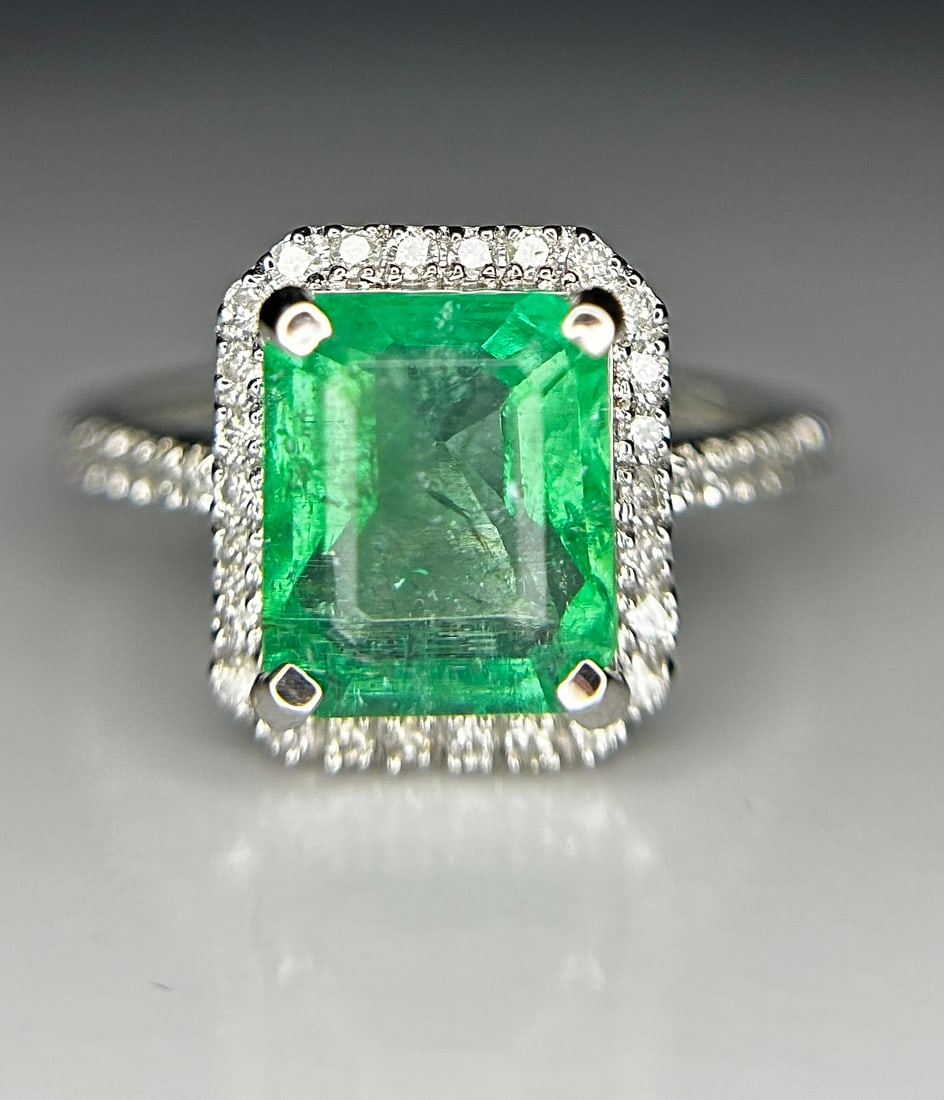 Beautiful 2.59ct Natural Columbian Emerald With Natural Diamonds & 18k Gold (1 of 8)