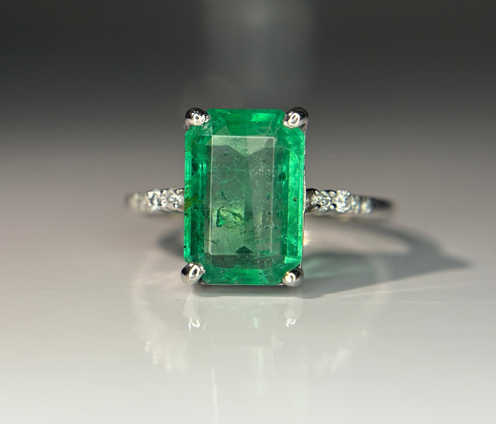 Beautiful 3.00 CT Natural Emerald Ring With Natural Diamonds & Platinum 950: Title: Beautiful 3.00 CT Natural Emerald Ring With Natural Diamonds & Platinum 950 Description: Beautiful 3.00 CT Natural Emerald Ring With Natural Diamonds & Platinum 950 Description: Total