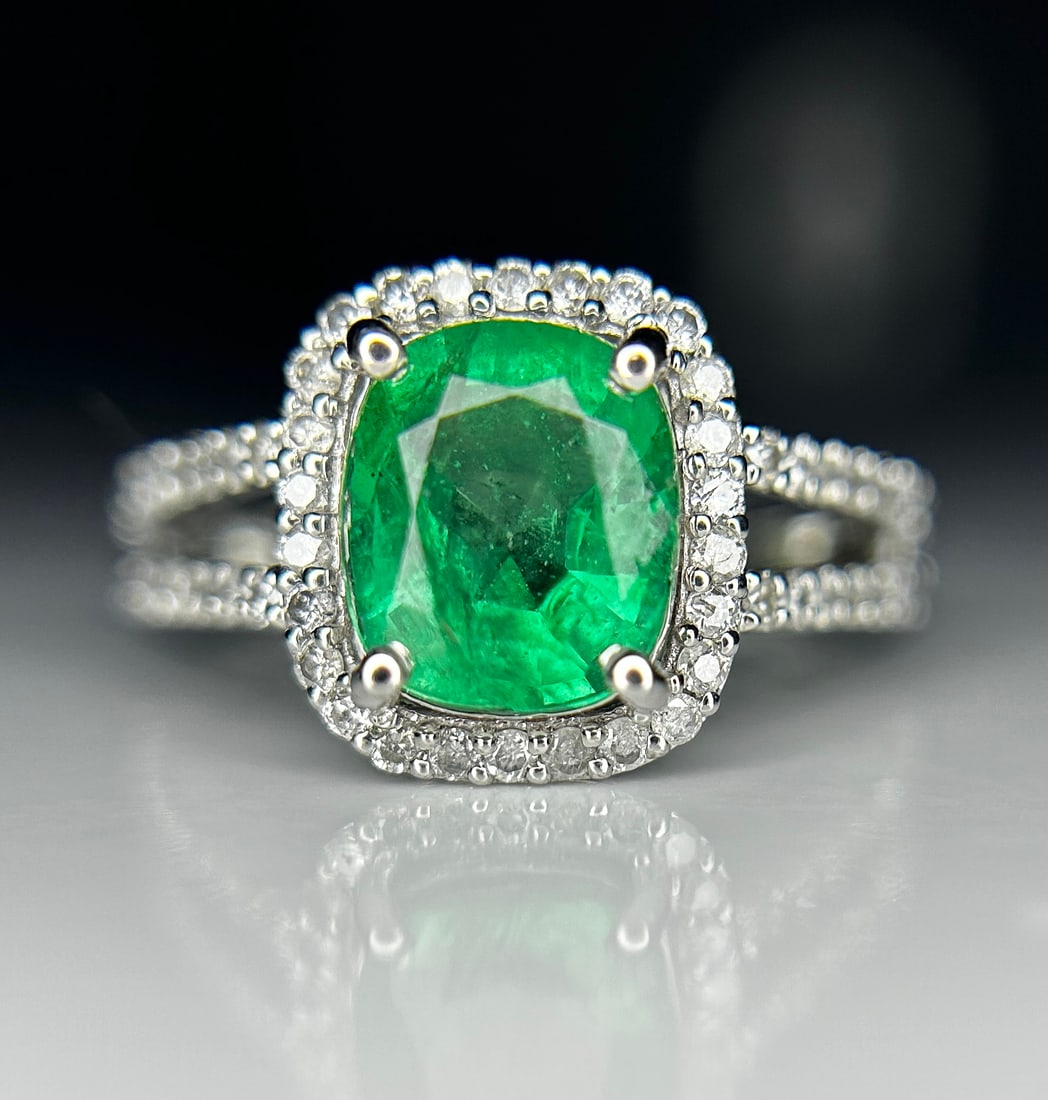 Beautiful 1.64 ct Natural Emerald With Natural Diamonds & 18k Gold - 2