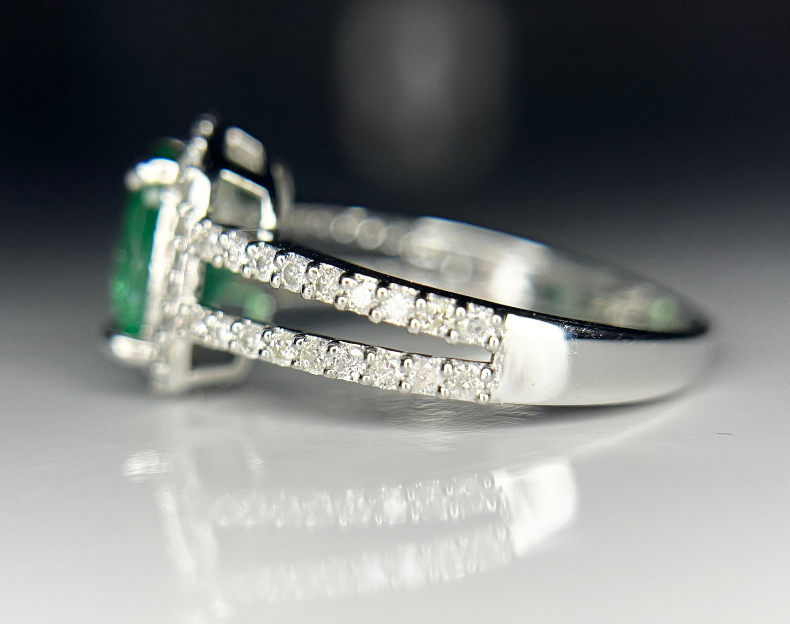 Beautiful 1.64 ct Natural Emerald With Natural Diamonds & 18k Gold - 4