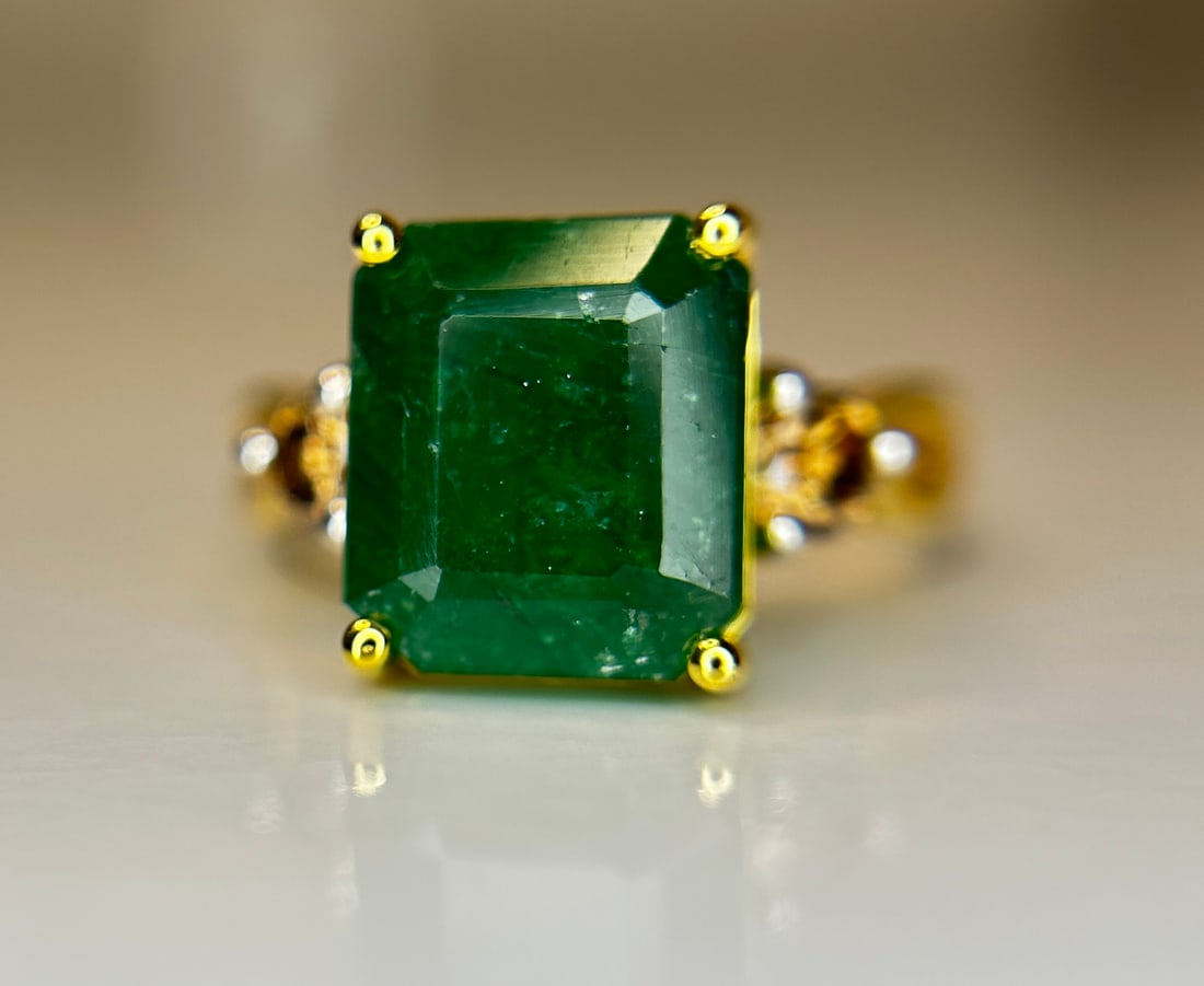 Beautiful Natural Emerald 4.76 CT With Natural Diamonds & 18k Gold - 2