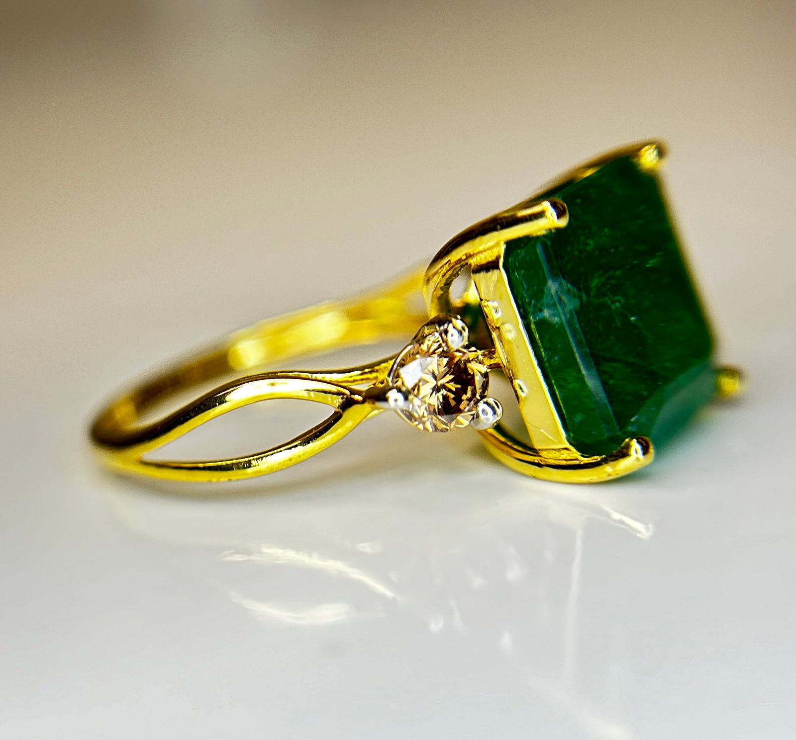 Beautiful Natural Emerald 4.76 CT With Natural Diamonds & 18k Gold - 5