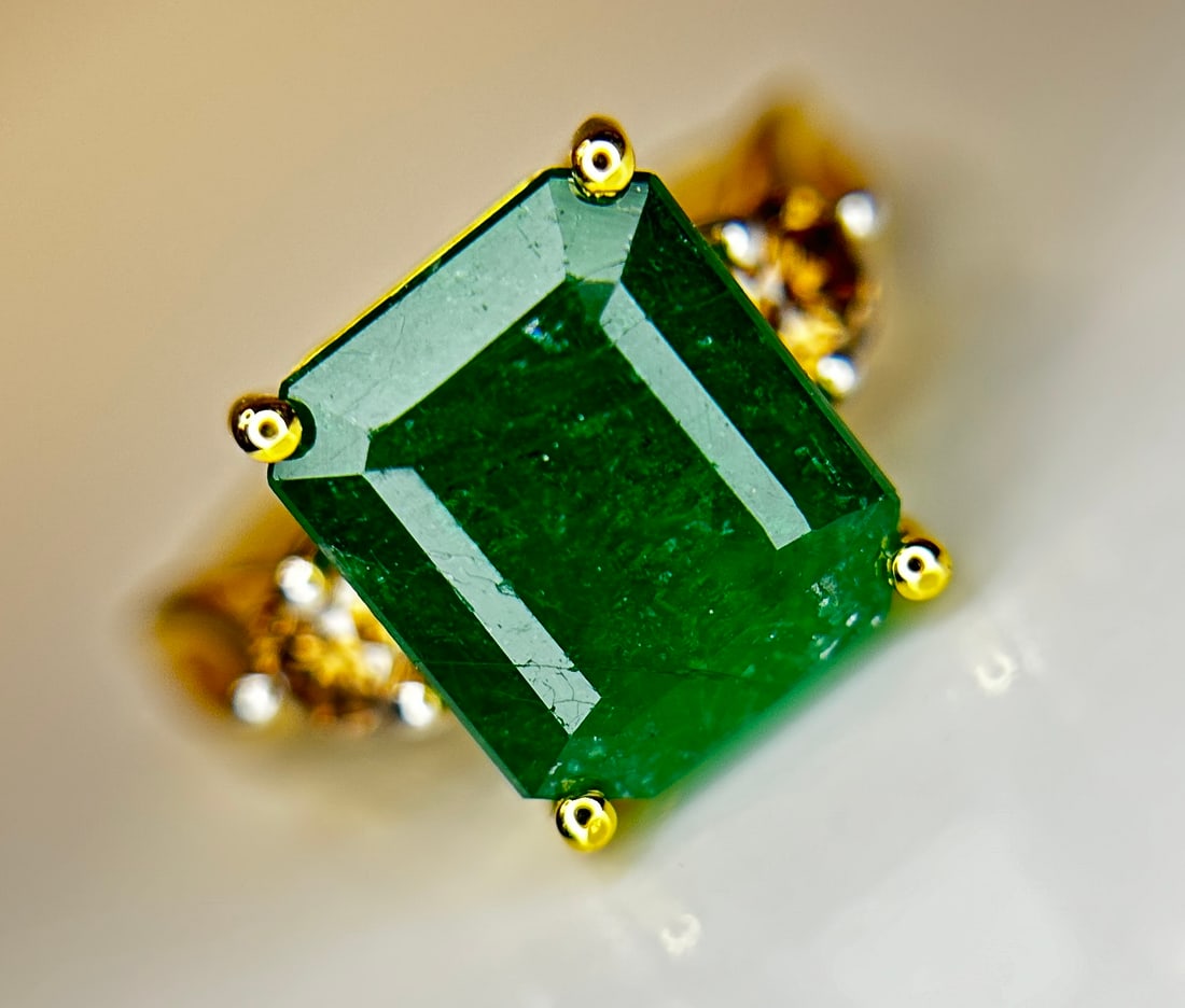 Beautiful Natural Emerald 4.76 CT With Natural Diamonds & 18k Gold - 6
