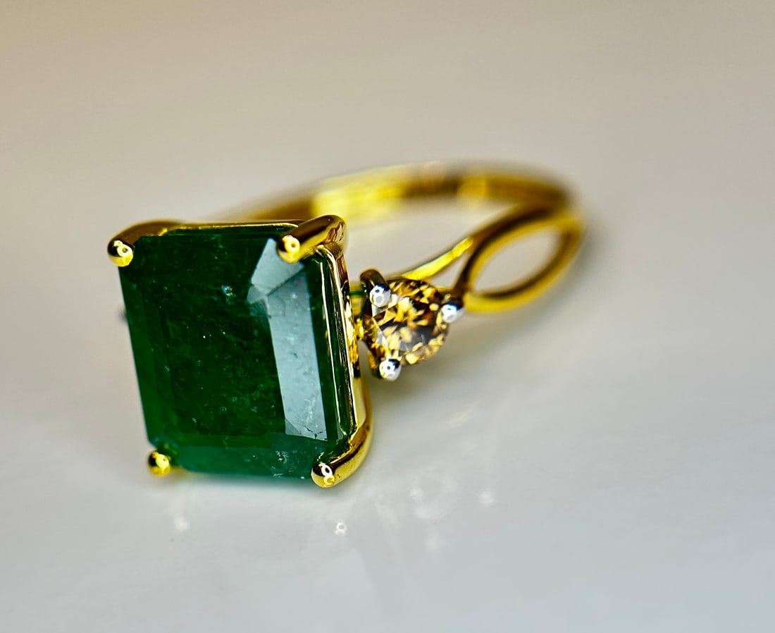 Beautiful Natural Emerald 4.76 CT With Natural Diamonds & 18k Gold - 8