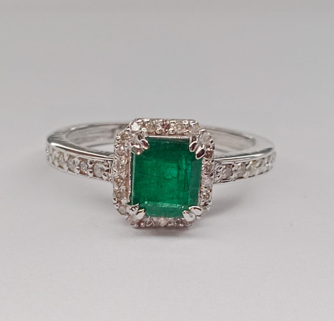 Beautiful Natural Emerald With Natural Diamonds & 18k Gold - 4