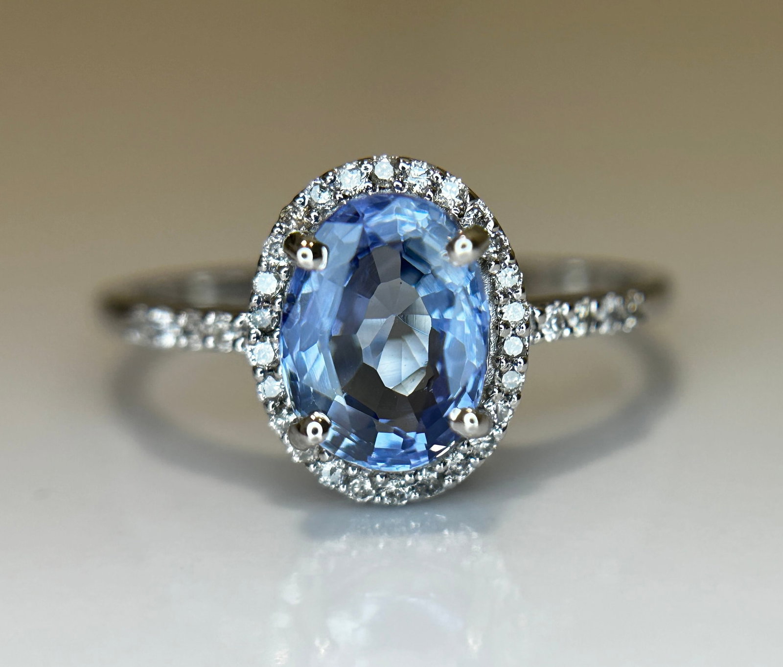 Beautiful 1.73CT Unheated Ceylon Cornflour Blue Sapphire Diamonds & 18k Gold - 10