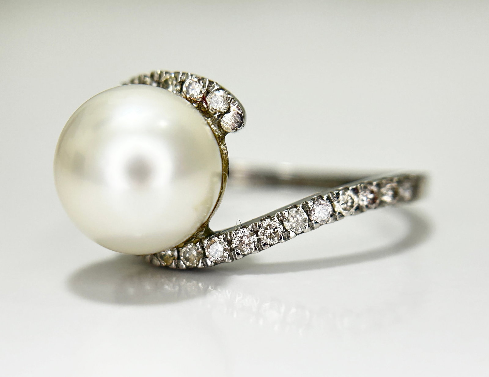 Beautiful 5.12 CT South Sea Pearl With Diamonds & 950 Platinum Ring - 2