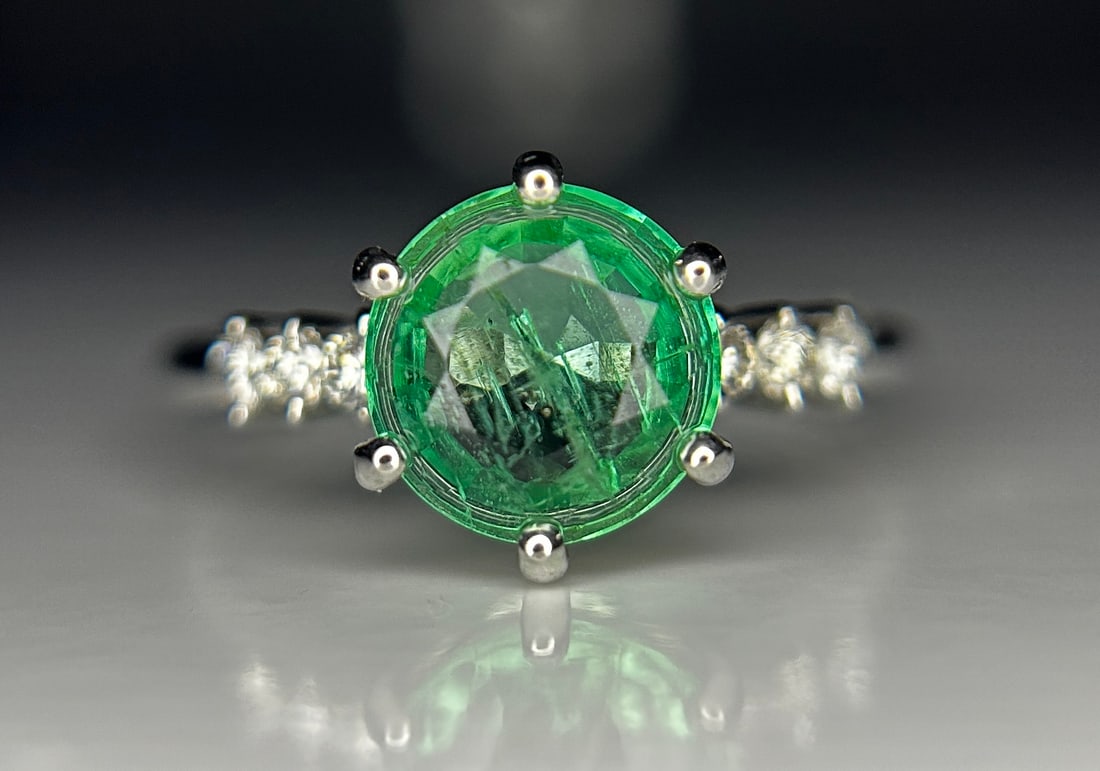 Beautiful 1.36 ct Natural Emerald With Natural Diamonds & 18k Gold - 10