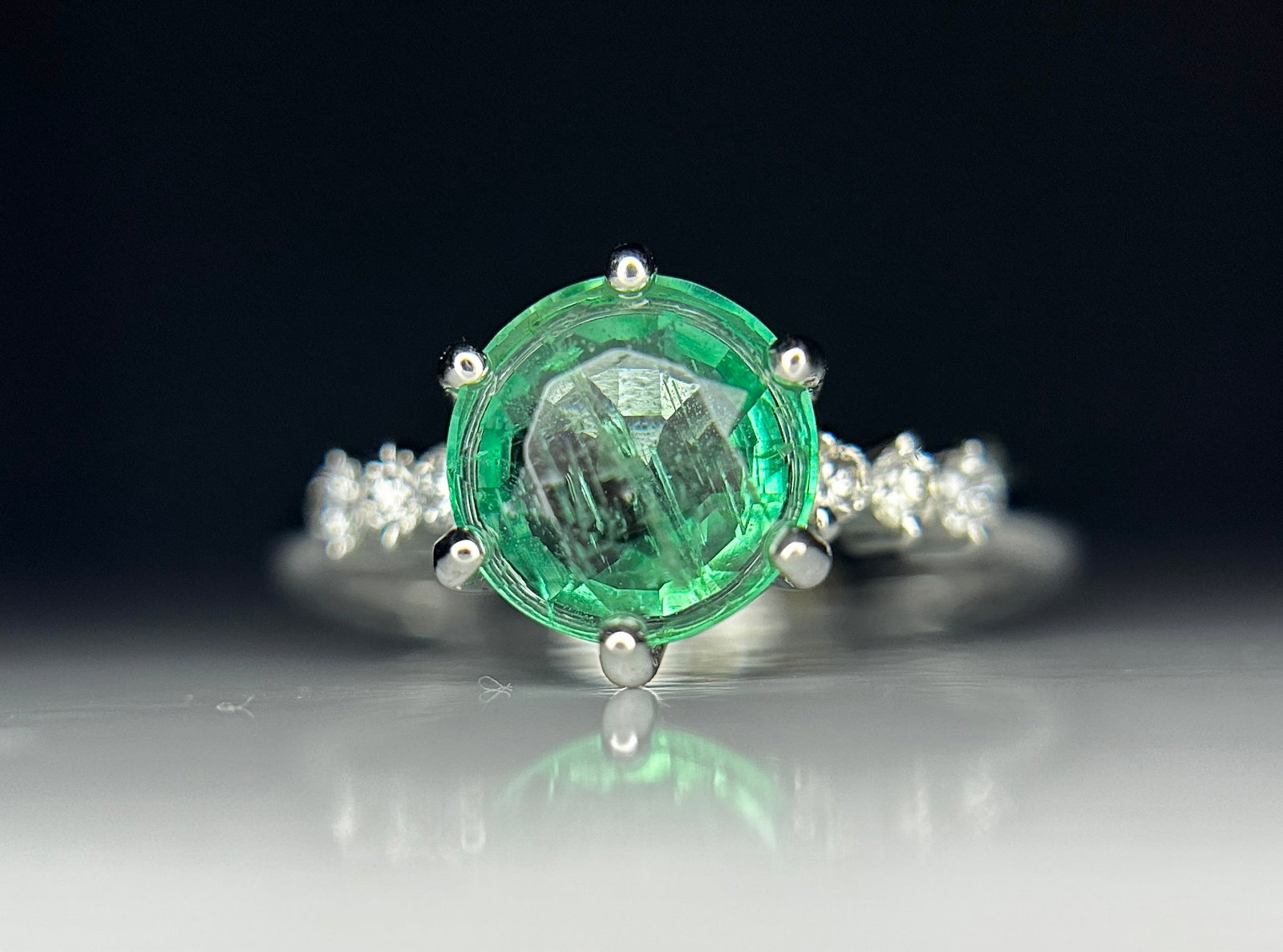 Beautiful 1.36 ct Natural Emerald With Natural Diamonds & 18k Gold - 3
