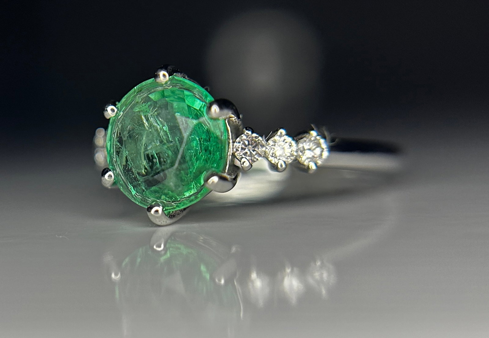Beautiful 1.36 ct Natural Emerald With Natural Diamonds & 18k Gold - 4