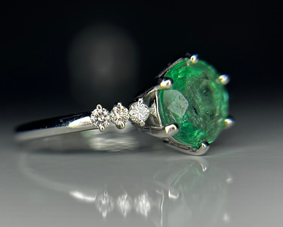 Beautiful 1.36 ct Natural Emerald With Natural Diamonds & 18k Gold - 9