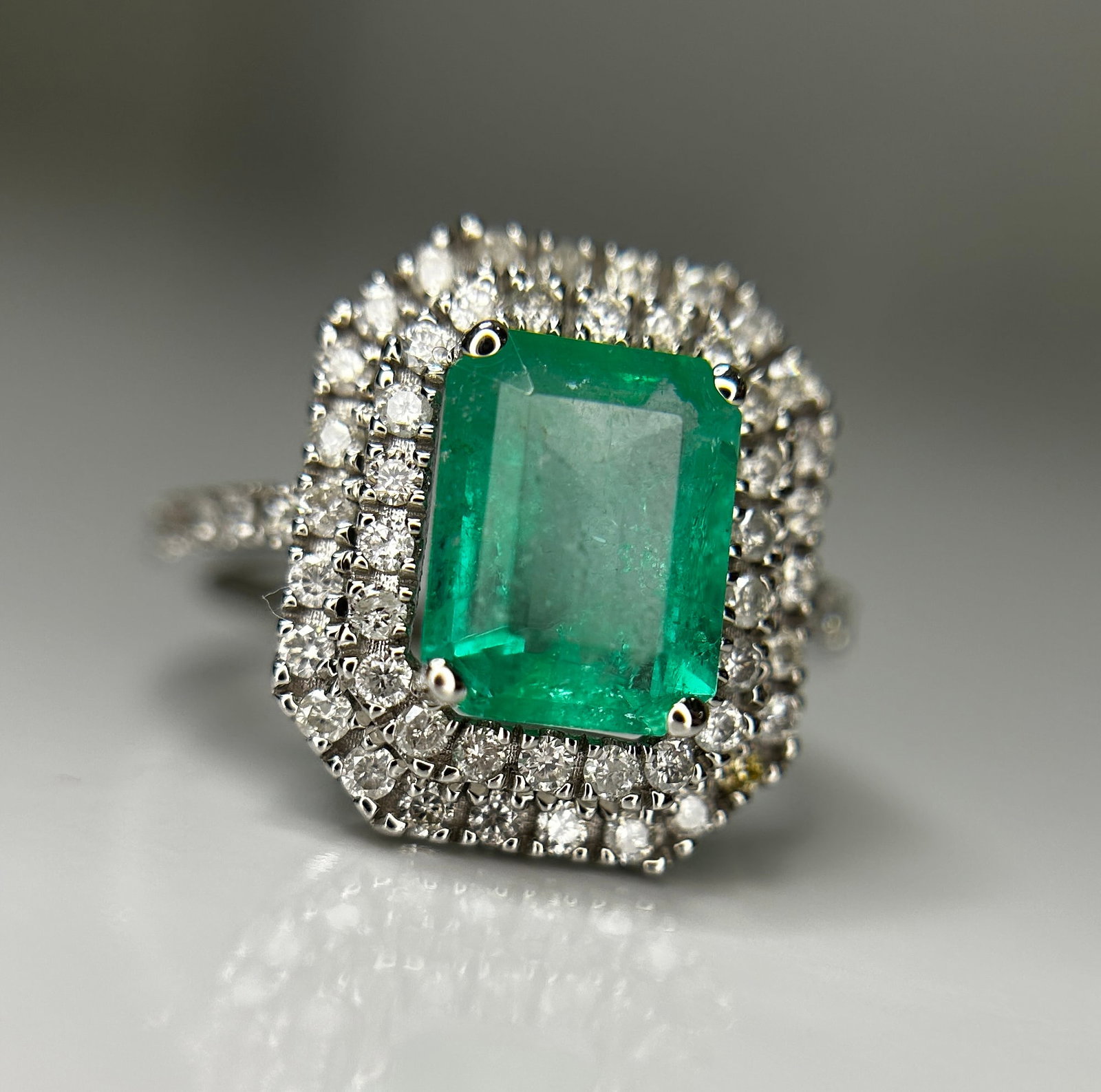 Beautiful Natural Columbian Emerald 2.23 CT With Natural Diamonds & 18k Gold - 12