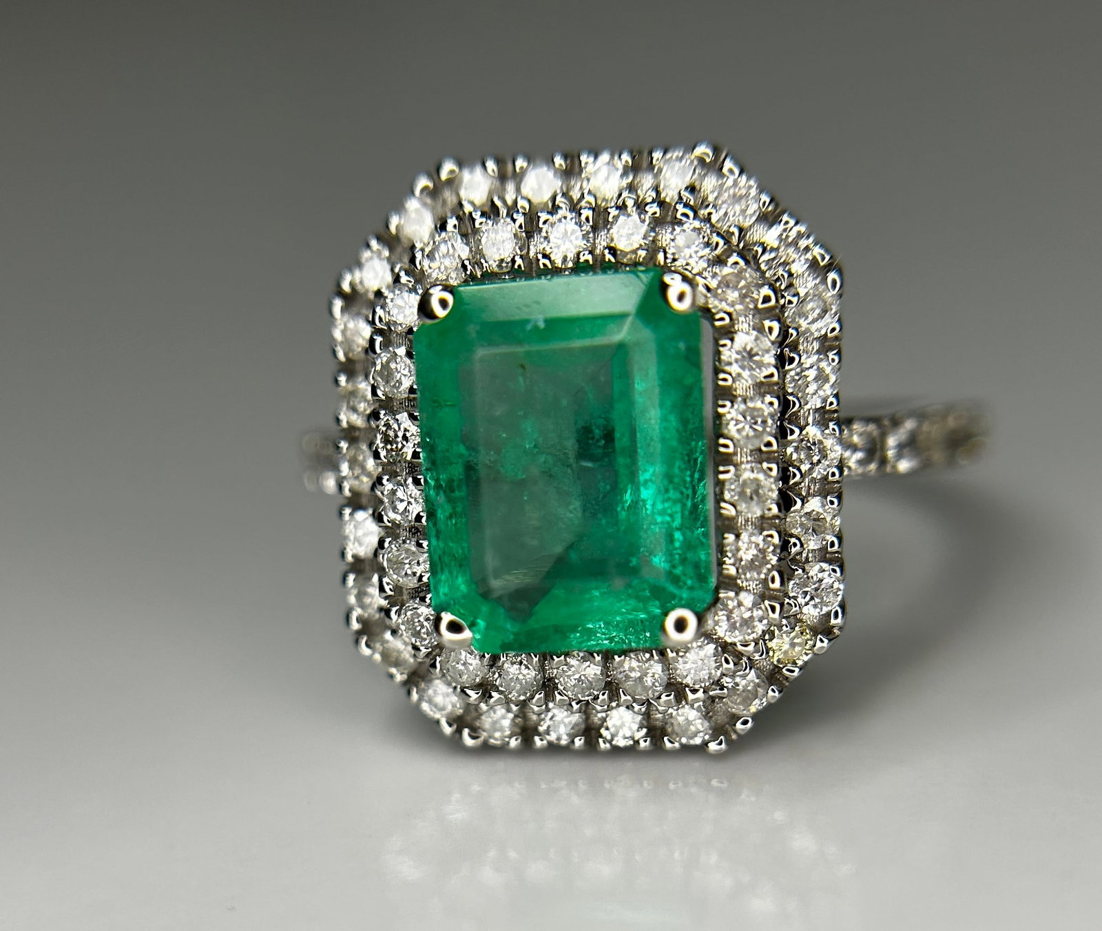 Beautiful Natural Columbian Emerald 2.23 CT With Natural Diamonds & 18k Gold - 6
