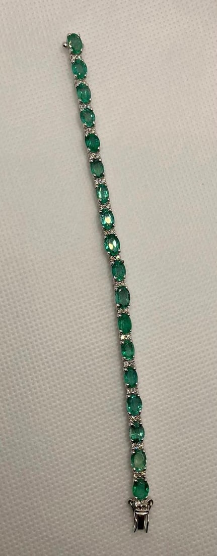 Beautiful 10.41 CTS Natural Emerald Bracelet W Natural Diamonds&18k Gold - 2
