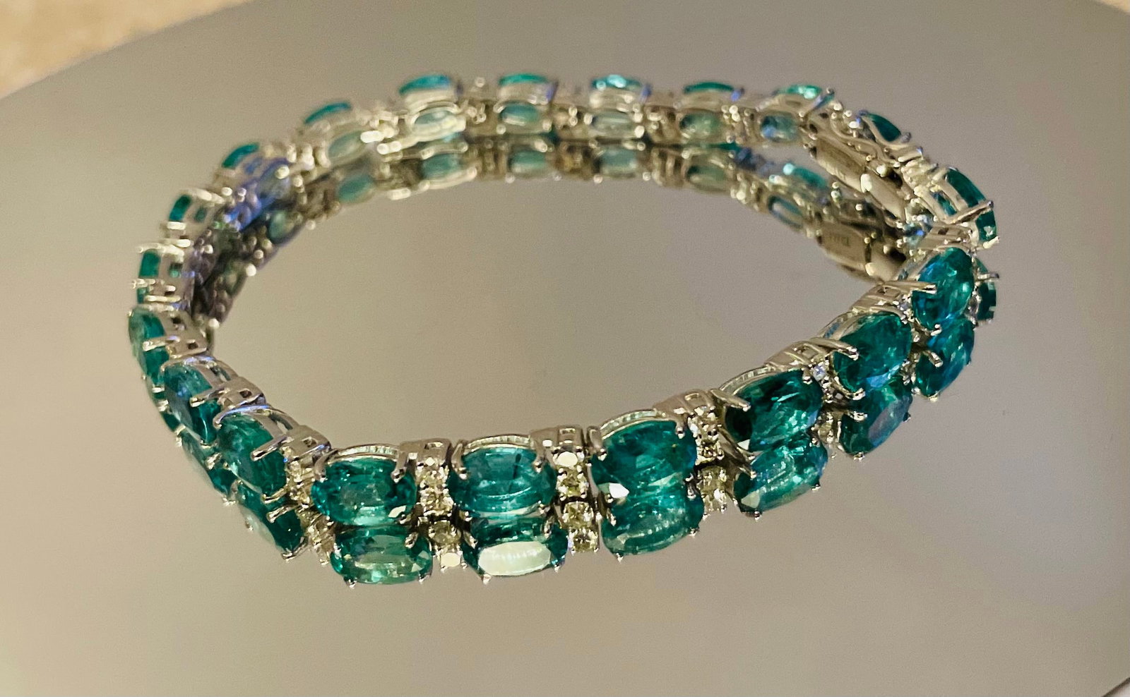 Beautiful 14.5ct Natural Emerald Bracelet With Natural Diamonds & 18k Gold - 2