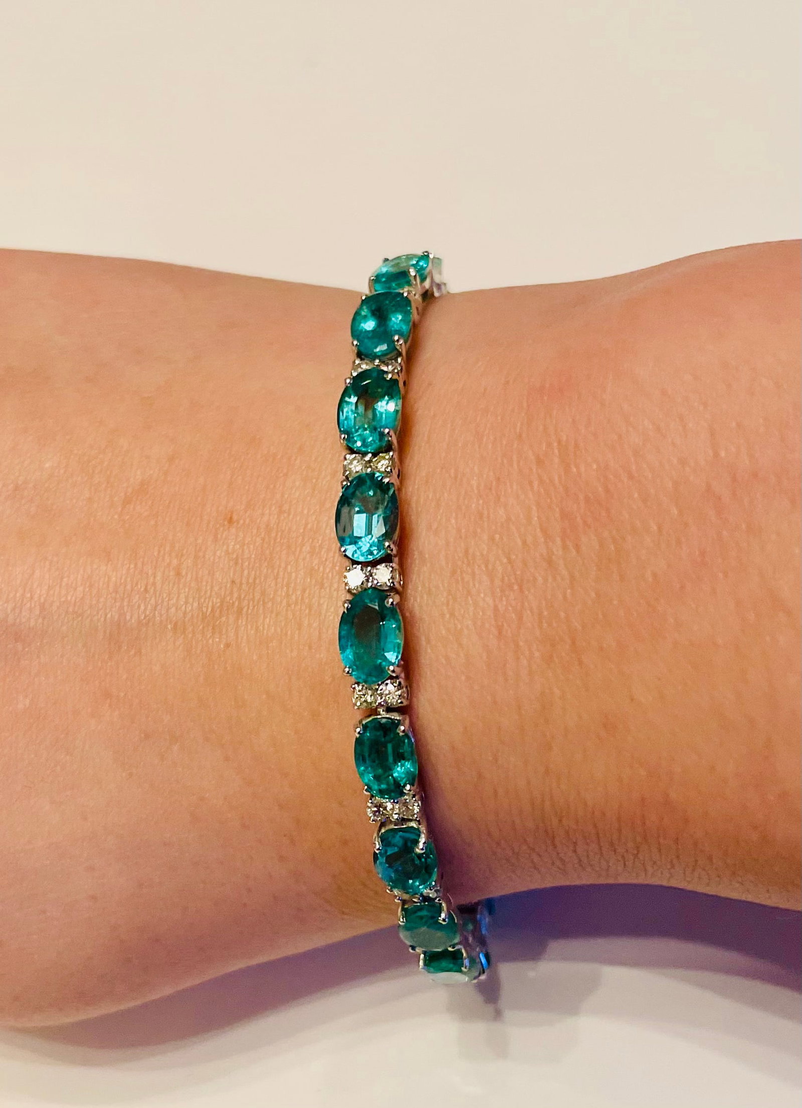 Beautiful 14.5ct Natural Emerald Bracelet With Natural Diamonds & 18k Gold - 3