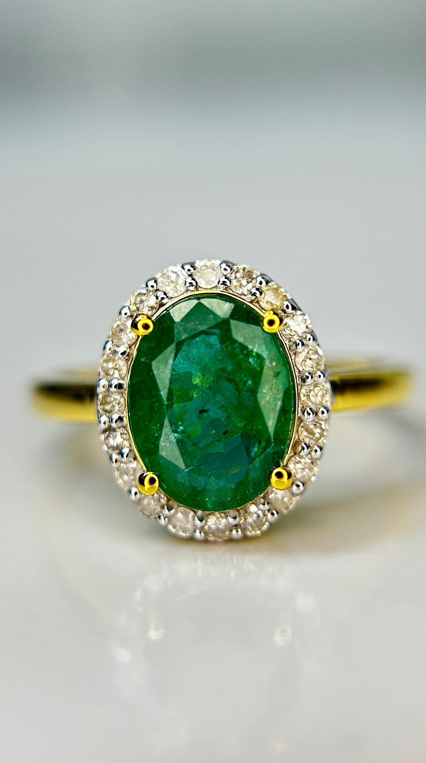 Beautiful Natural Emerald 1.52 CT With Natural Diamonds & 18k Gold: Title: Beautiful Natural Emerald 1.52 CT With Natural Diamonds & 18k Gold Description: Beautiful 1.52 CT Natural Emerald With Natural Diamonds & 18k Gold Description: Total Car