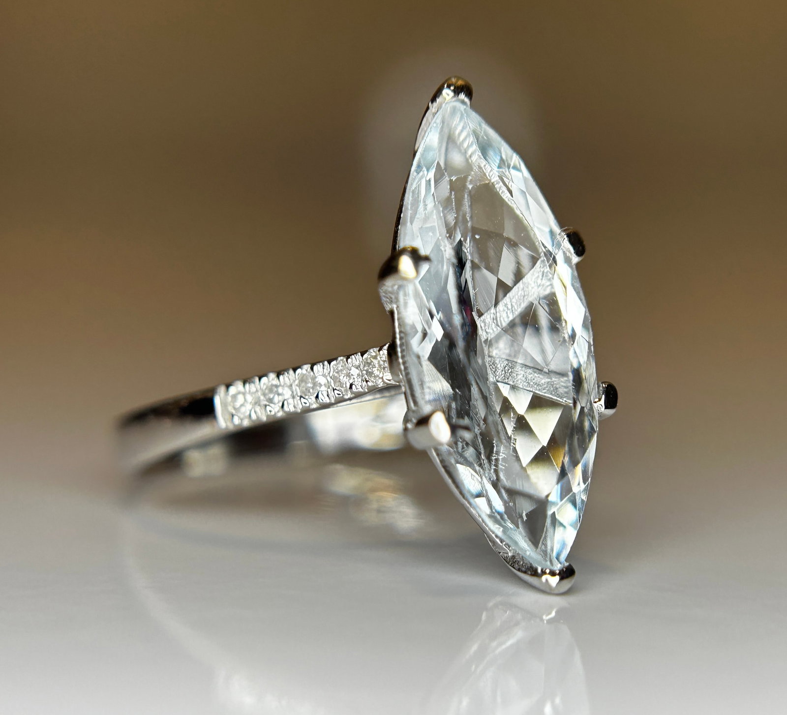 Beautiful 3.16 CT Natural Aquamarine Ring With Natural Diamonds & 18k White Gold - 9