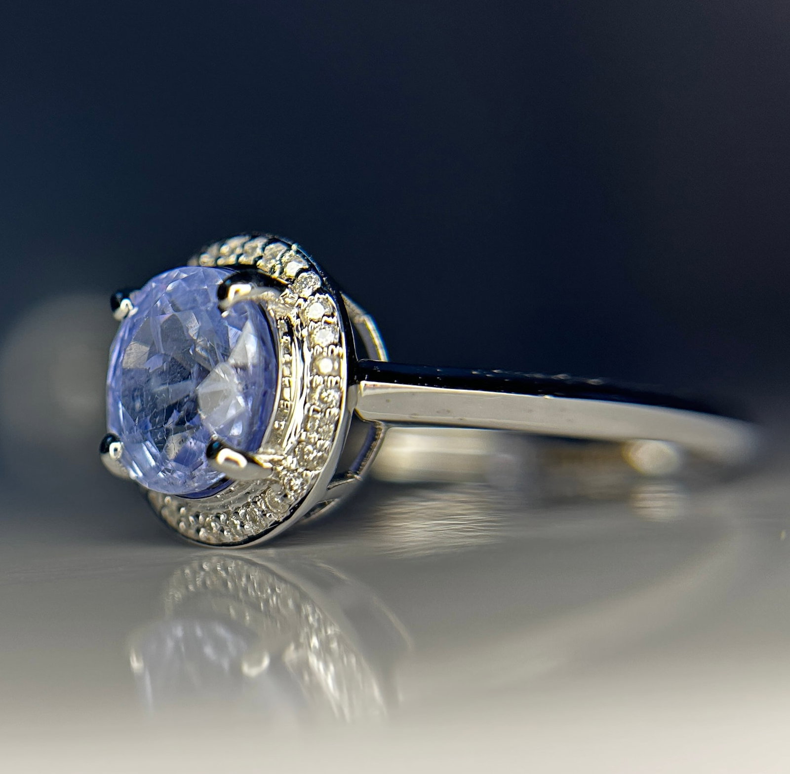 Beautiful 2.60 CT Unheated Ceylon Blue Sapphire With Natural Diamonds & 18k Gold - 4