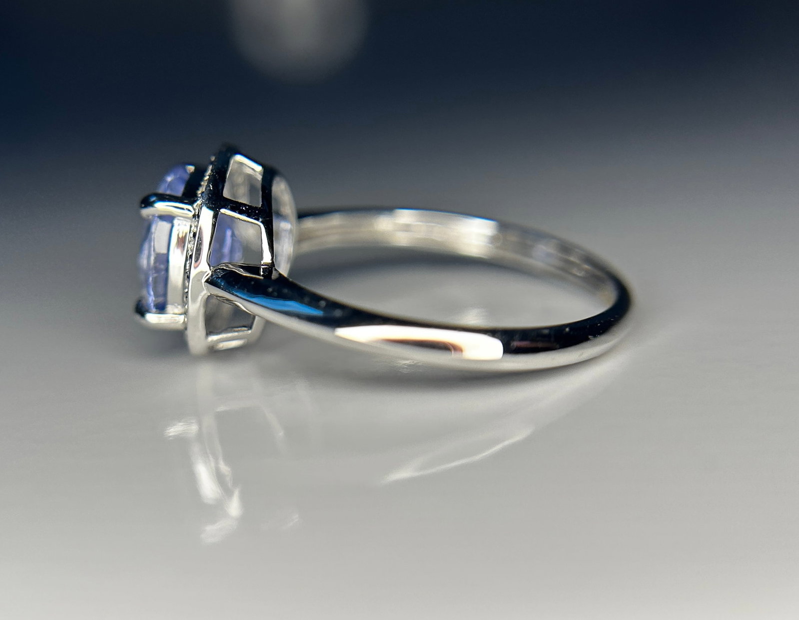 Beautiful 2.60 CT Unheated Ceylon Blue Sapphire With Natural Diamonds & 18k Gold - 5