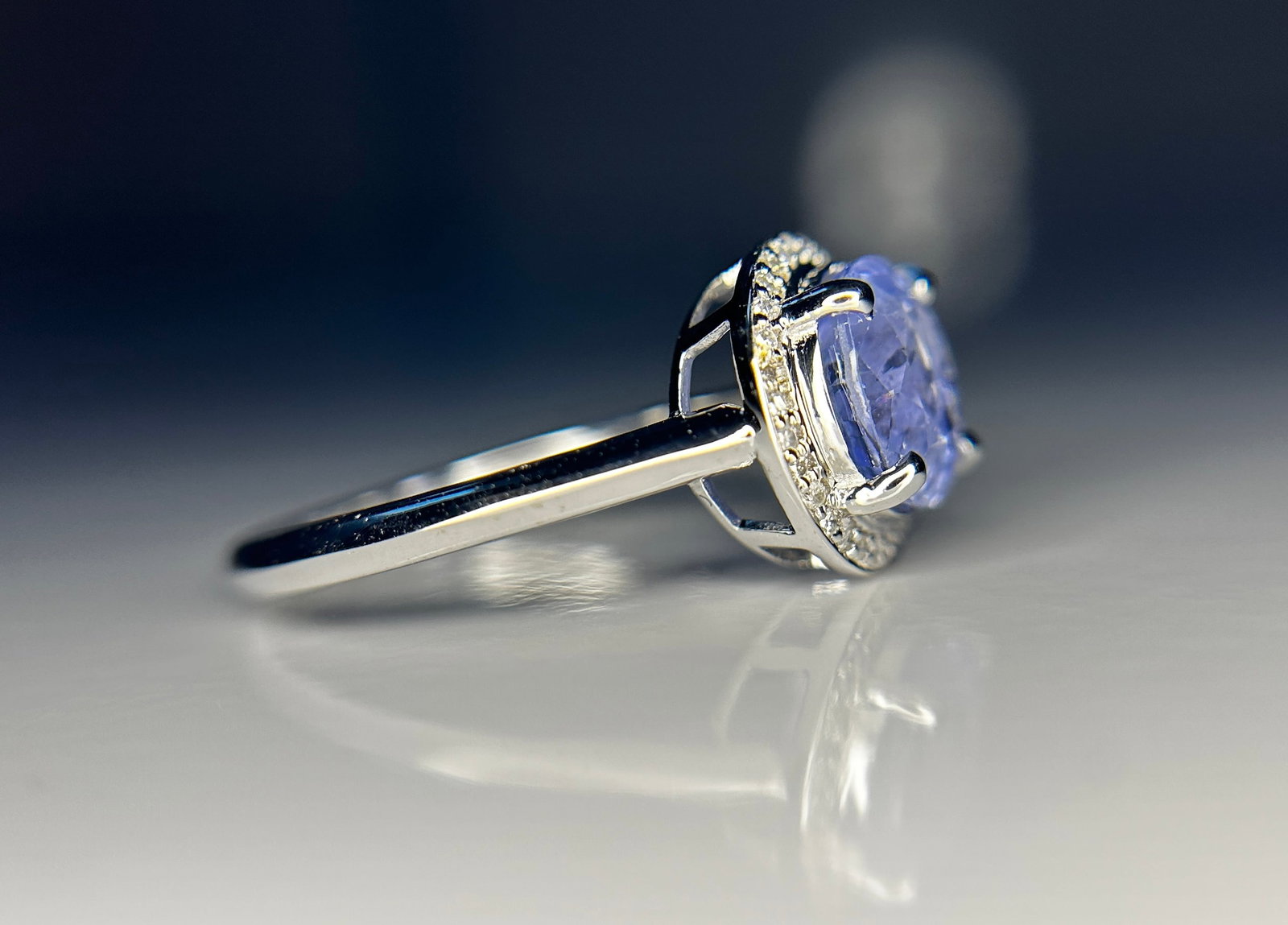 Beautiful 2.60 CT Unheated Ceylon Blue Sapphire With Natural Diamonds & 18k Gold - 7