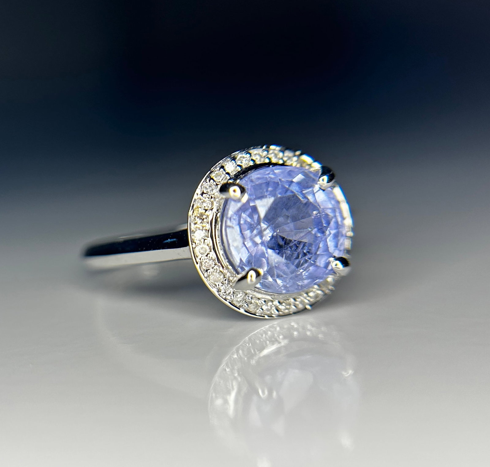 Beautiful 2.60 CT Unheated Ceylon Blue Sapphire With Natural Diamonds & 18k Gold - 9