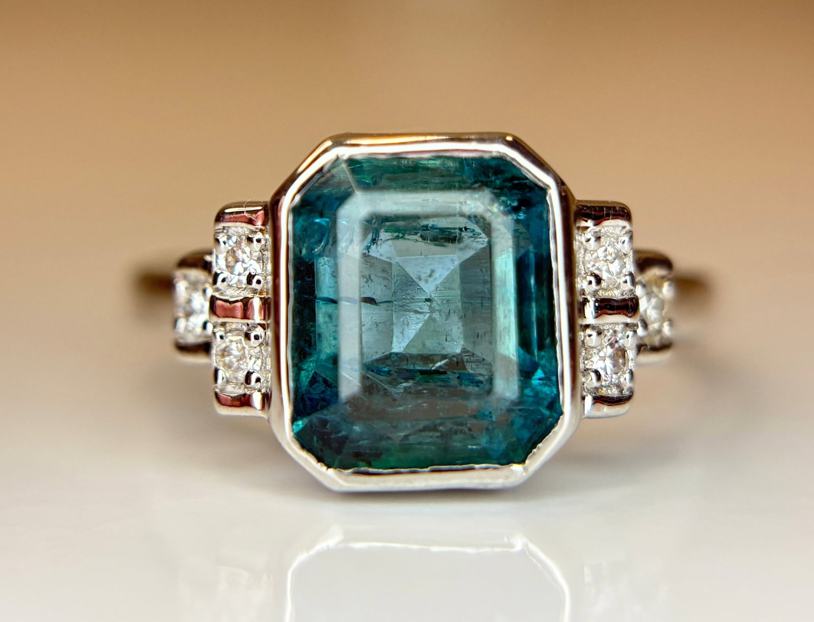 Beautiful 3.32 CT Natural Emerald With Natural Diamonds & 18k Gold: Title: Beautiful 3.32 CT Natural Emerald With Natural Diamonds & 18k Gold Description: Beautiful 3.32 CT Natural Emerald With Natural Diamonds & 18k Gold Description: Total Carat We
