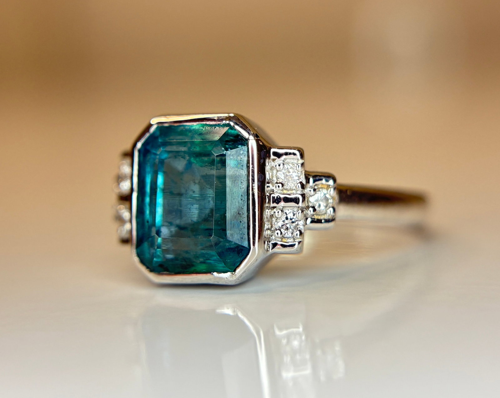 Beautiful 3.32 CT Natural Emerald With Natural Diamonds & 18k Gold - 4