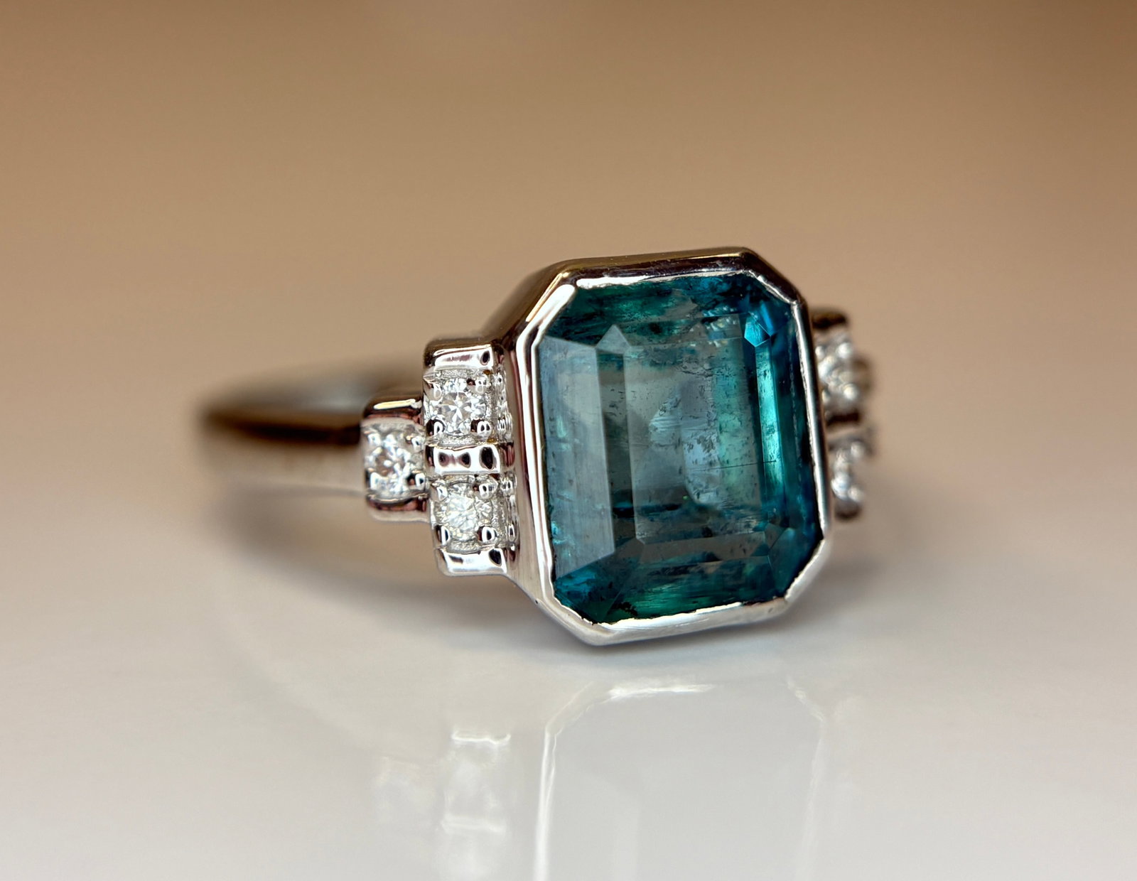 Beautiful 3.32 CT Natural Emerald With Natural Diamonds & 18k Gold - 8
