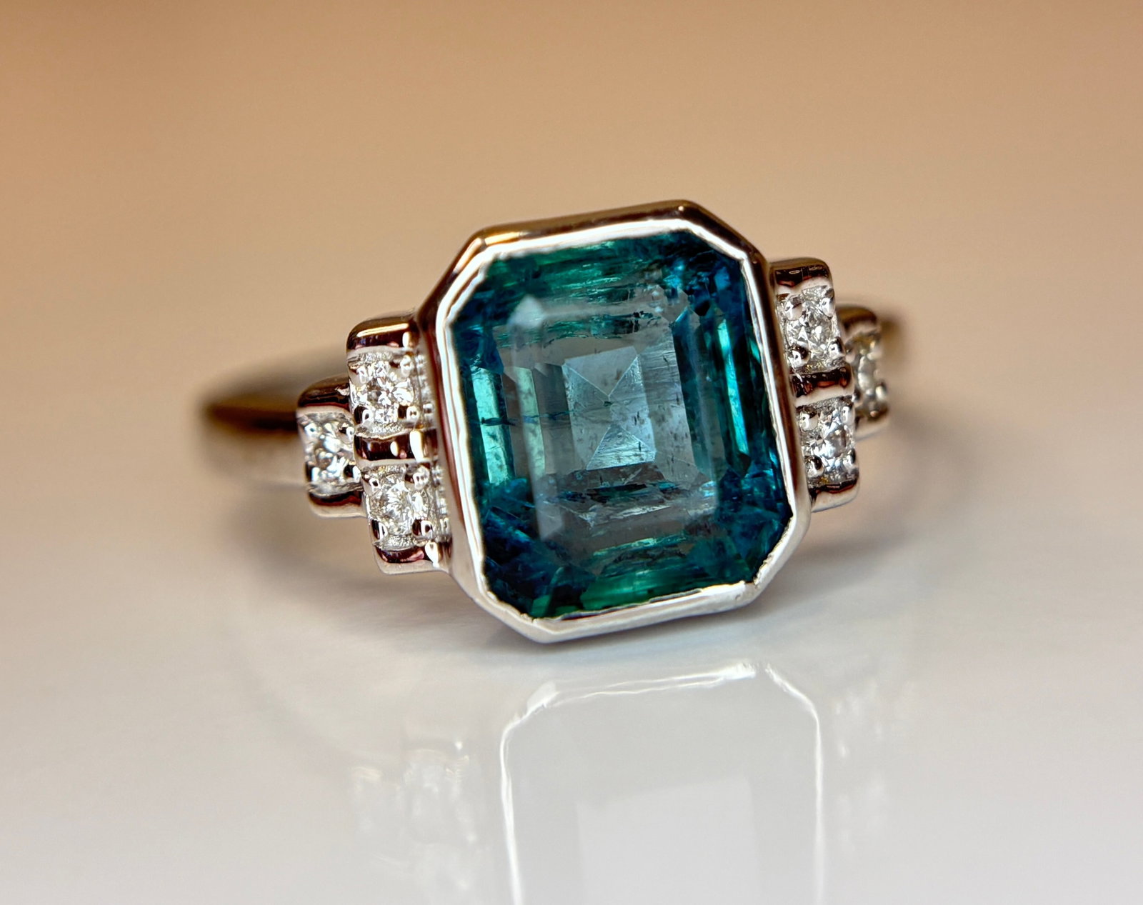 Beautiful 3.32 CT Natural Emerald With Natural Diamonds & 18k Gold - 9
