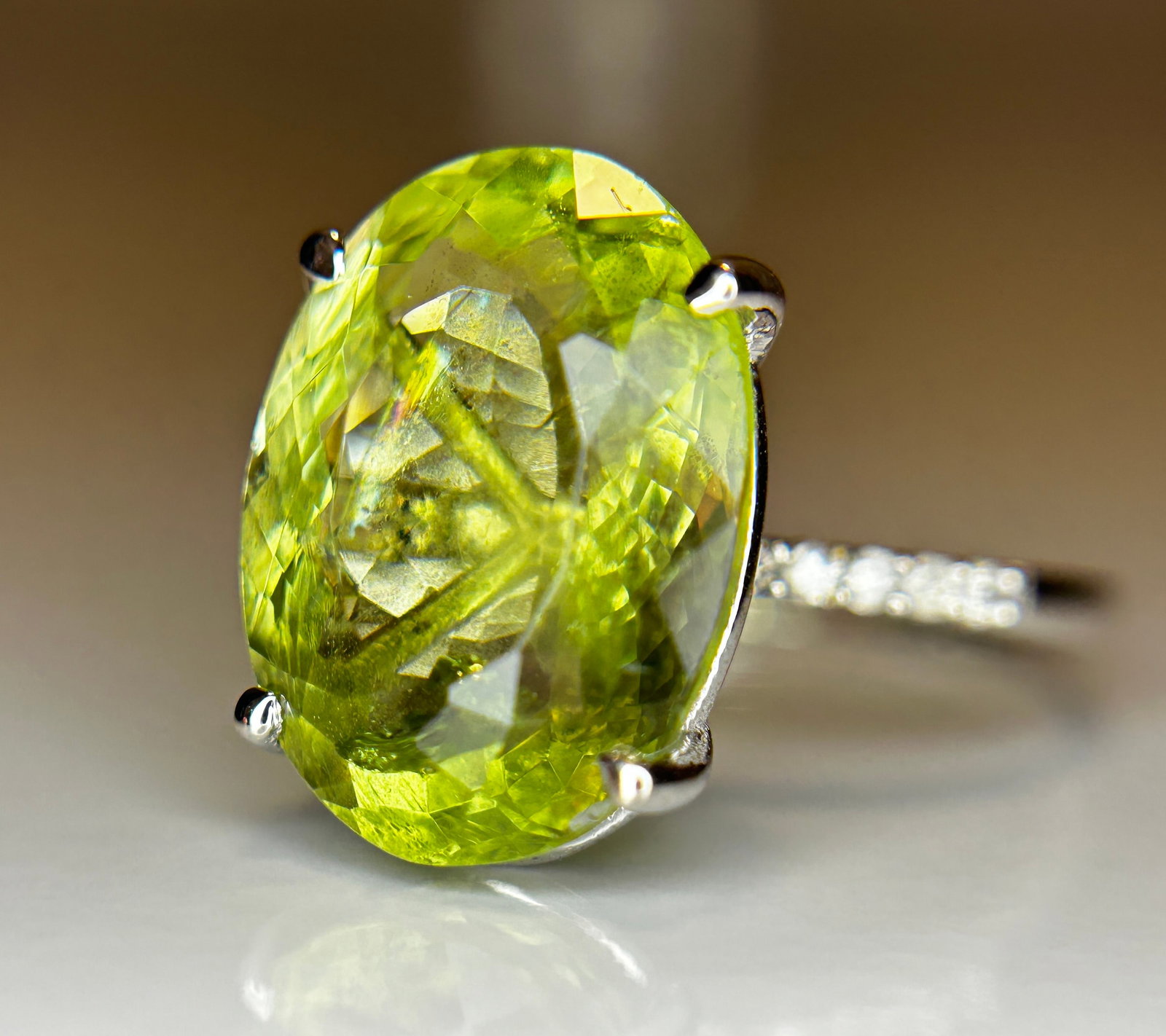 Beautiful 8.17 CT Natural Aquamarine Ring With Natural Diamonds & 18k White Gold - 2