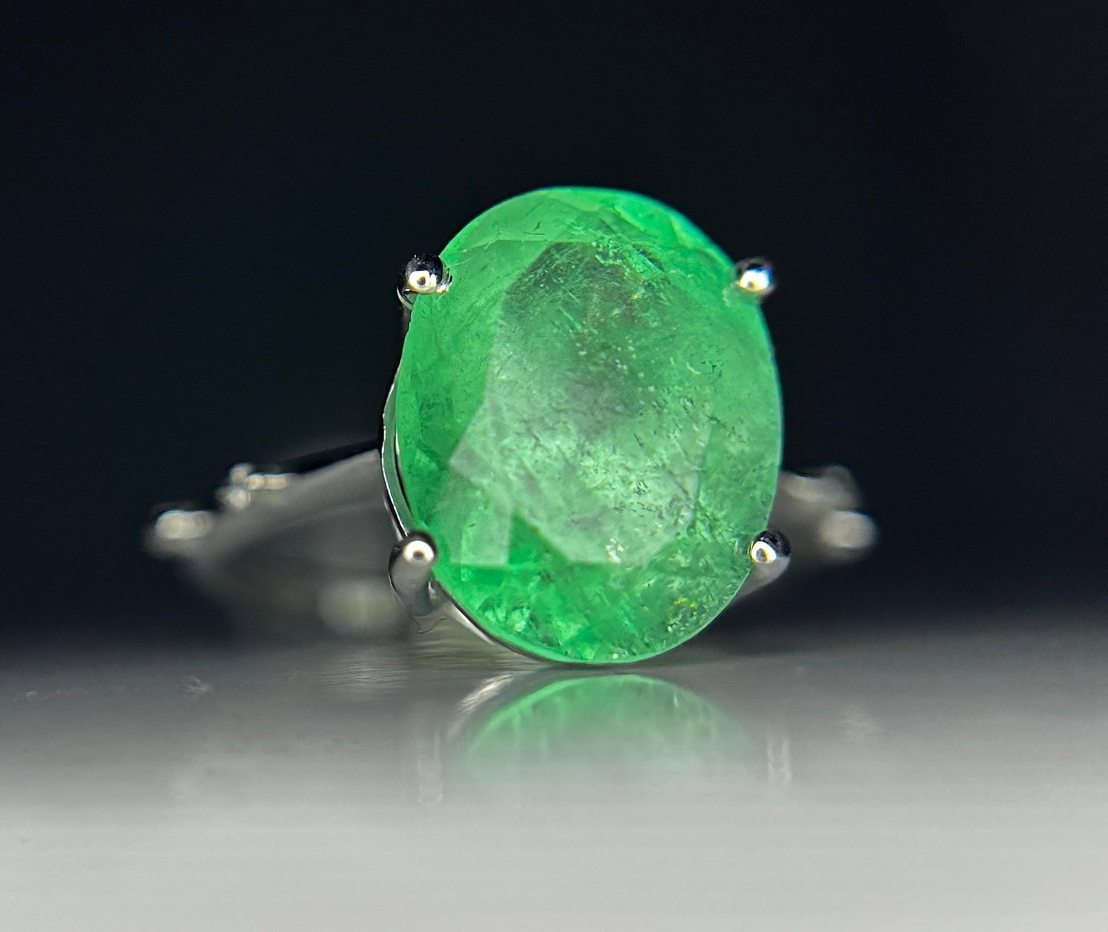 Beautiful 5.47ct Natural Colombian Emerald With Natural Diamonds & 18k Gold - 10