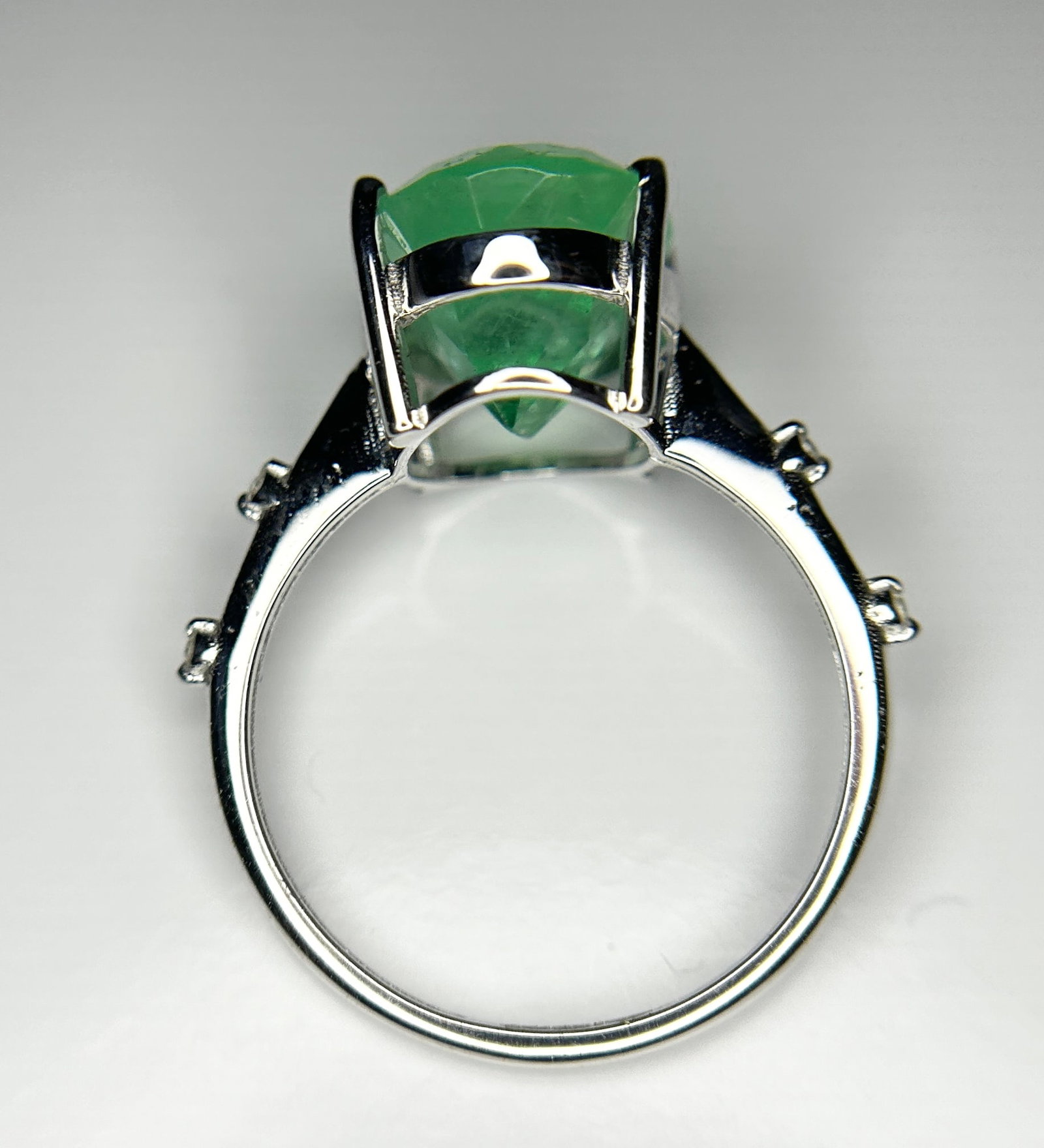 Beautiful 5.47ct Natural Colombian Emerald With Natural Diamonds & 18k Gold - 6