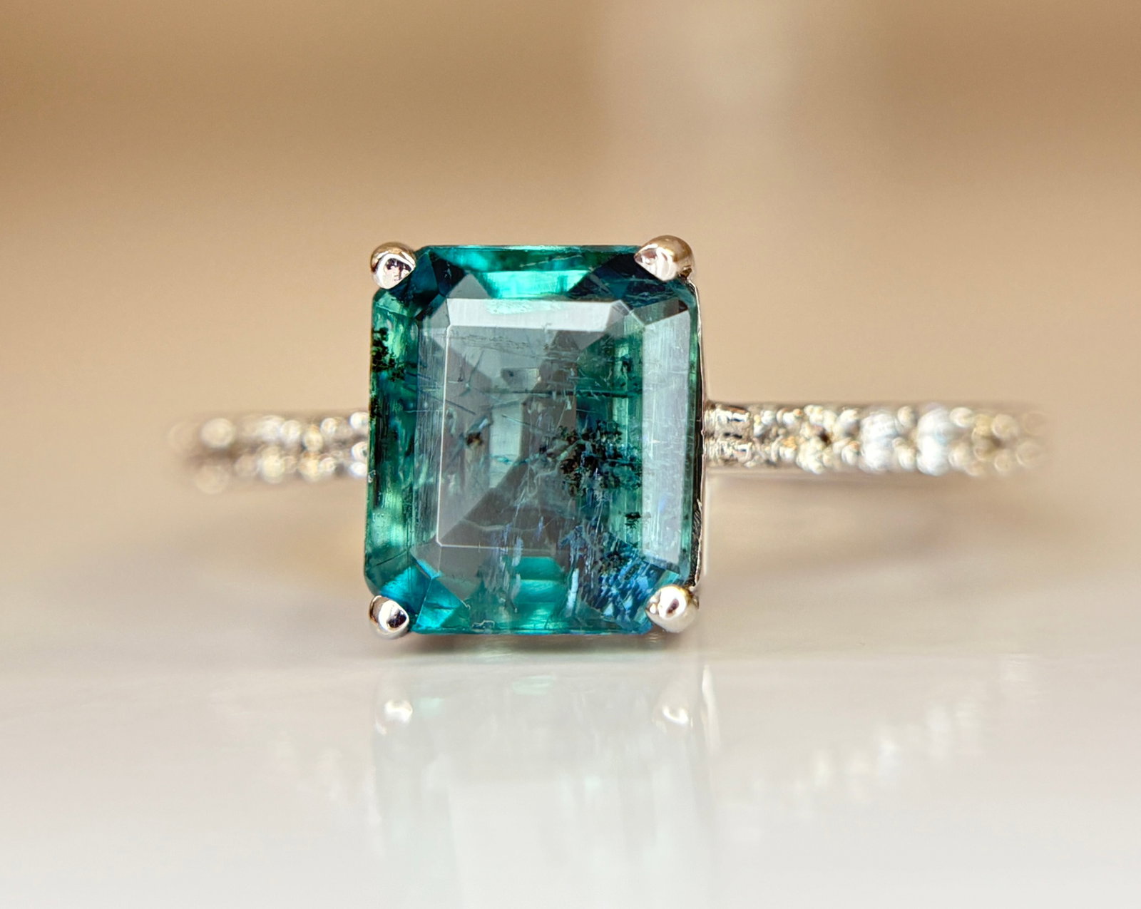 Beautiful 1.86 CT Natural Emerald Ring With Natural Diamonds & Platinum 950: Title: Beautiful 1.86 CT Natural Emerald Ring With Natural Diamonds & Platinum 950 Description: Beautiful 1.86 CT Natural Emerald Ring With Natural Diamonds & Platinum 950 Description:<