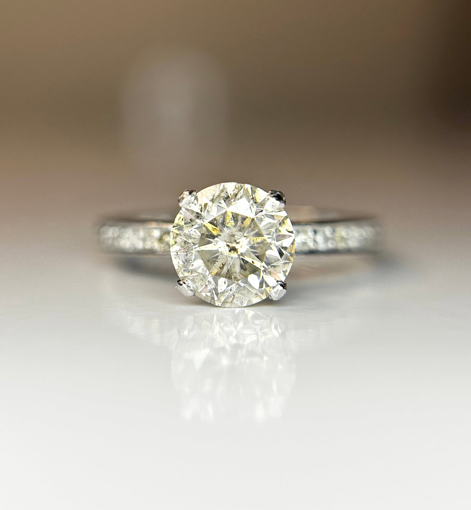 Beautiful 1.70ct Untreated Natural Solitaire Diamond & 18k Gold: Title: Beautiful 1.70ct Untreated Natural Solitaire Diamond & 18k Gold Description: Beautiful 1.70ct Untreated Natural Solitaire Diamond & 18k Gold Description: Total Carat Weight - 1.70