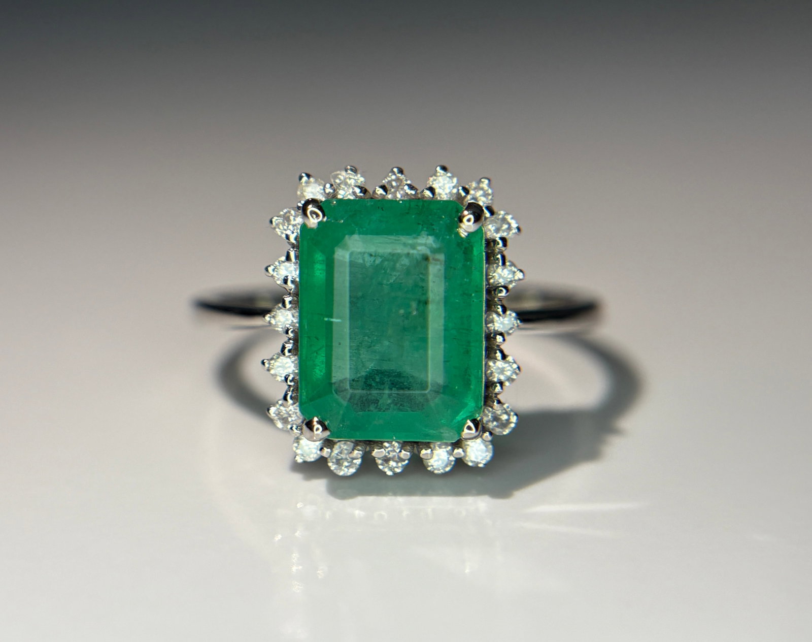 Beautiful 2.90 CT Natural Emerald Ring With Natural Diamonds & Platinum 950: Title: Beautiful 2.90 CT Natural Emerald Ring With Natural Diamonds & Platinum 950 Description: Beautiful 2.90 CT Natural Emerald Ring With Natural Diamonds & Platinum 950 Description: Total