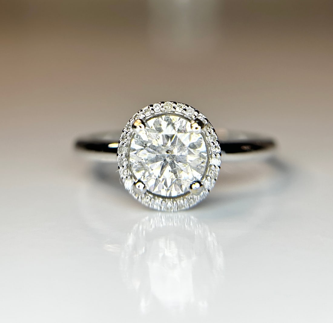 Beautiful 1.11ct Untreated Natural Solitaire Diamond & 18k Gold: Title: Beautiful 1.11ct Untreated Natural Solitaire Diamond & 18k Gold Description: Beautiful 1.11ct Untreated Natural Solitaire Diamond & 18k Gold Description: Total Carat Weight - 1.11