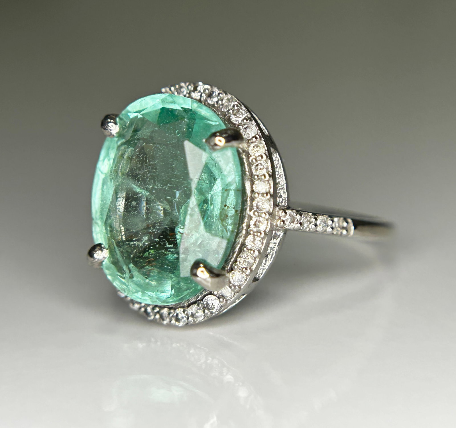 Beautiful 4.15CT Untreated Natural Columbian Emerald Ring, Diamonds & 18k Gold - 5