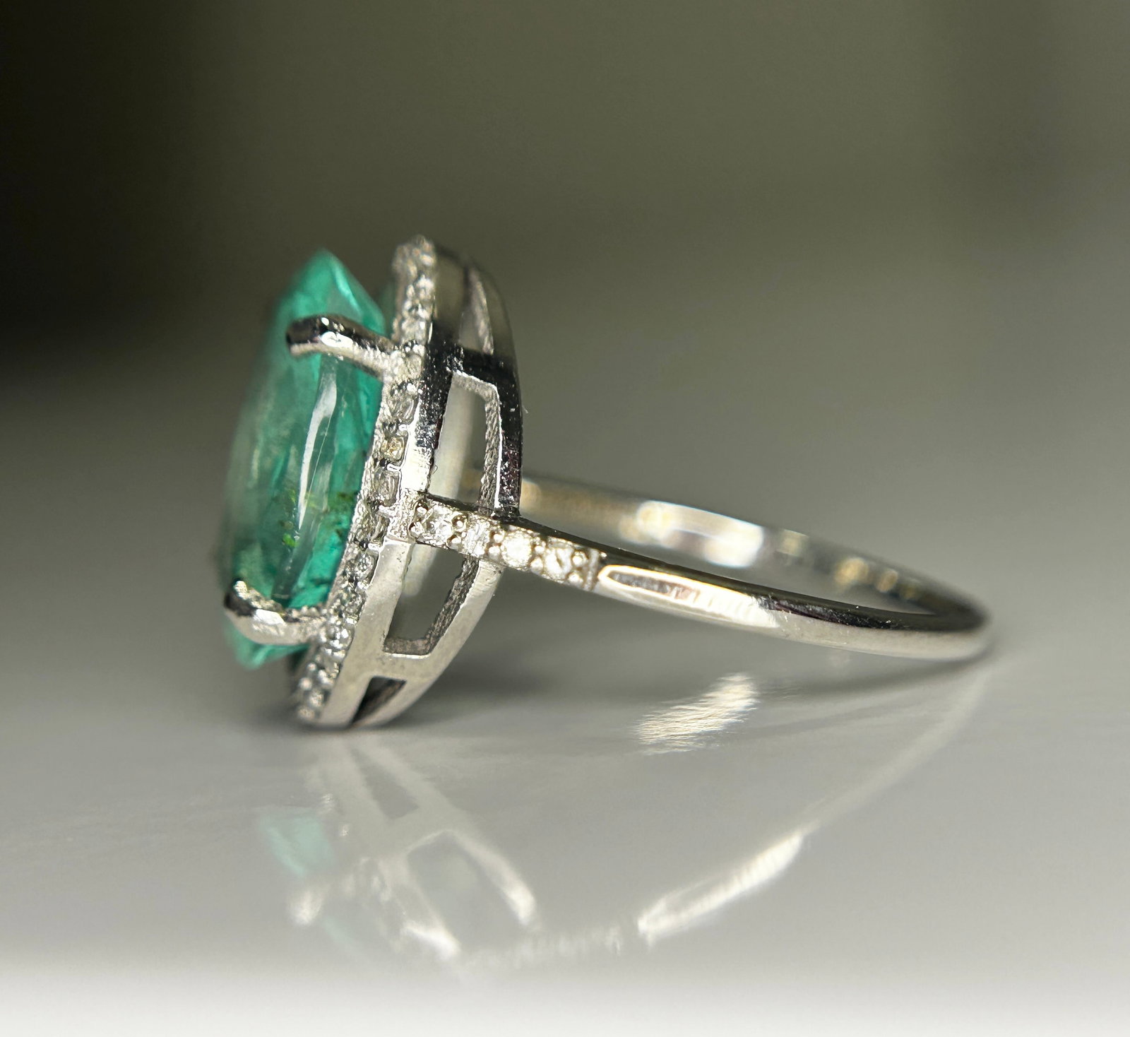 Beautiful 4.15CT Untreated Natural Columbian Emerald Ring, Diamonds & 18k Gold - 6
