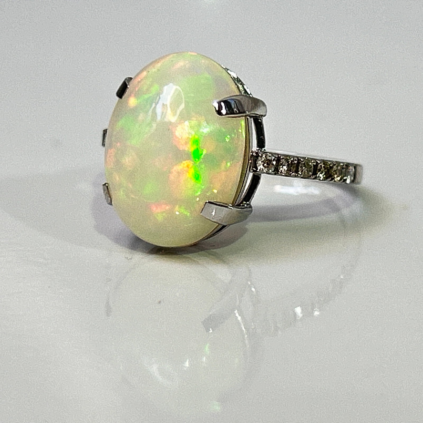 Beautiful Natural Opal 3.86 CT Ring With Natural Diamond and 18k Gold - 10