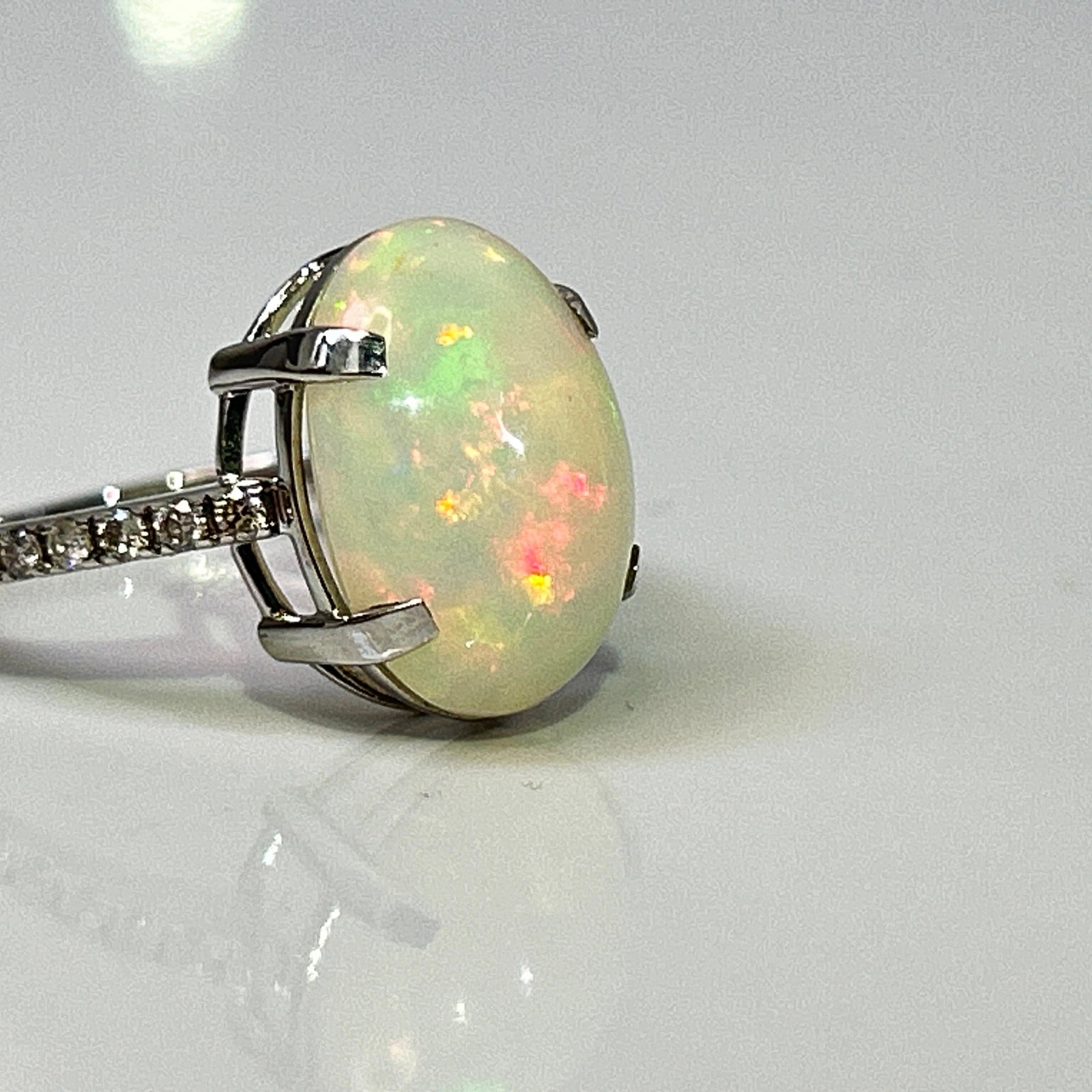 Beautiful Natural Opal 3.86 CT Ring With Natural Diamond and 18k Gold - 5