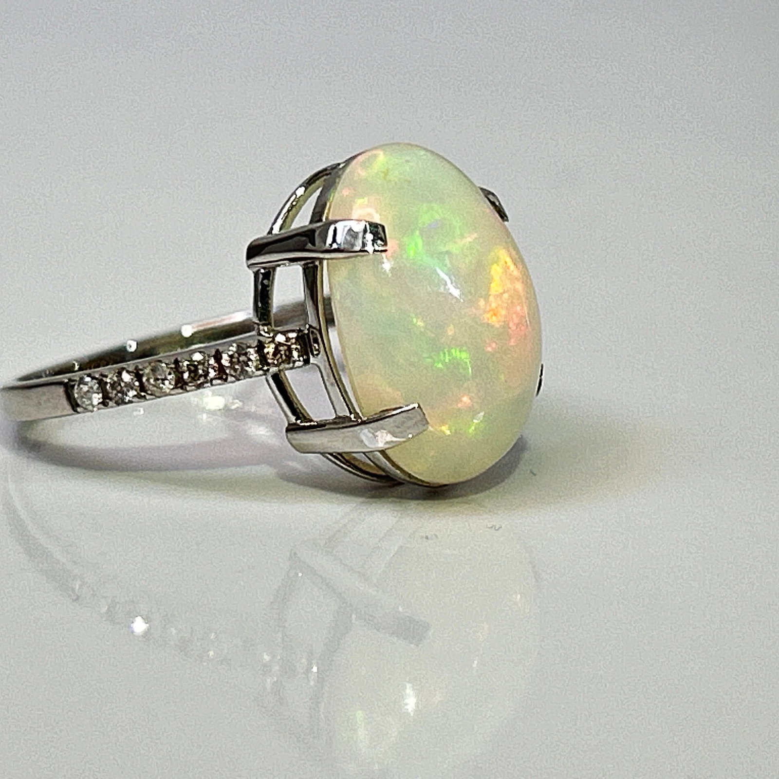 Beautiful Natural Opal 3.86 CT Ring With Natural Diamond and 18k Gold - 6