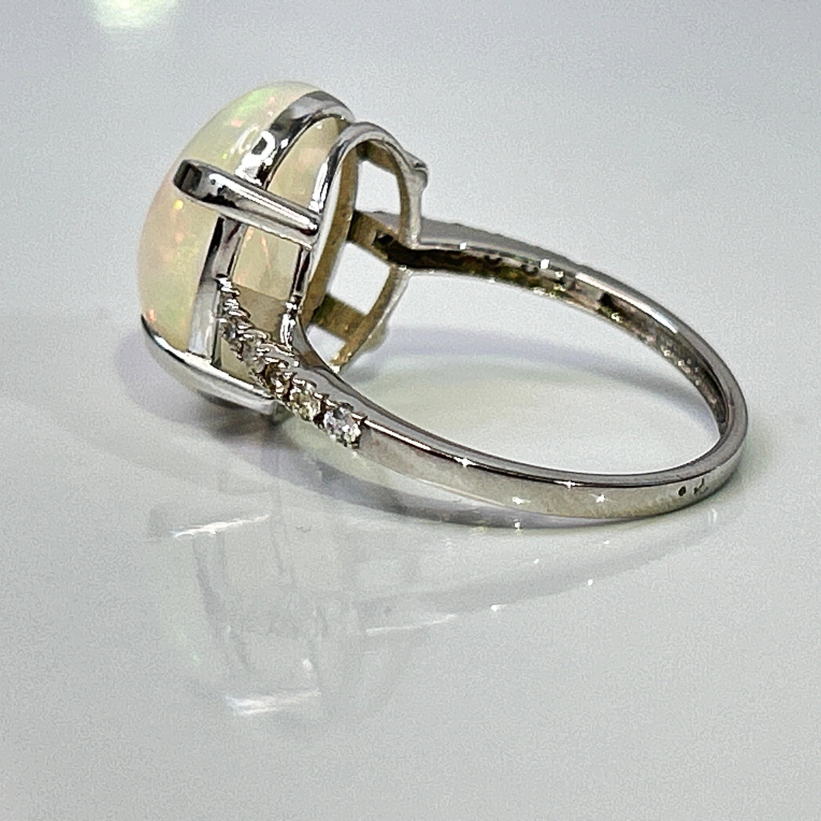 Beautiful Natural Opal 3.86 CT Ring With Natural Diamond and 18k Gold - 9