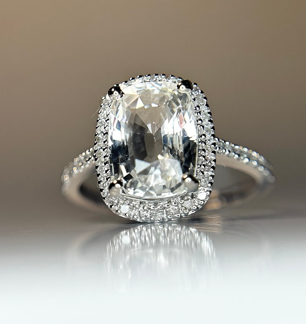 Beautiful 4.19 CT Unheated Ceylon White Sapphire With Natural Diamonds & 18k Gold - 2