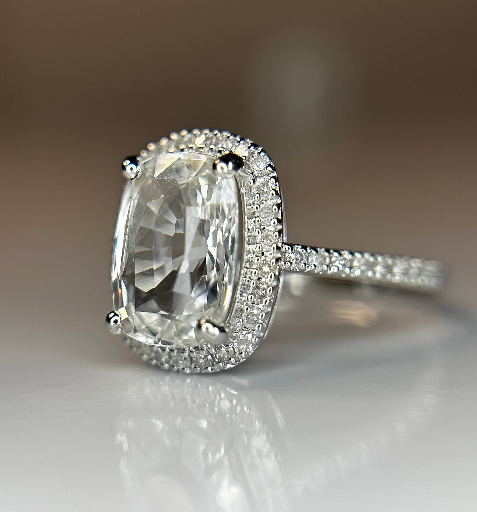 Beautiful 4.19 CT Unheated Ceylon White Sapphire With Natural Diamonds & 18k Gold - 3